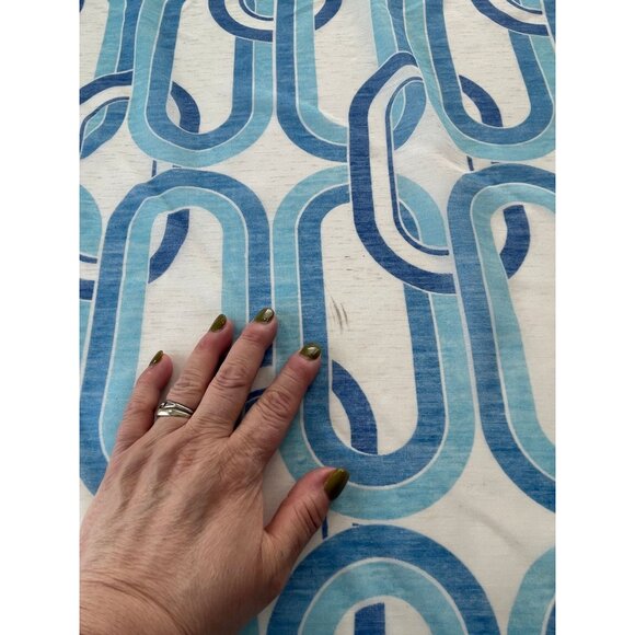 Vintage 1970s curtain, blue and white geometric groovy pattern, single panel - Picture 8 of 10
